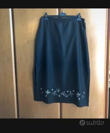 Gonna longuette in puro lino con ricamo in rilievo