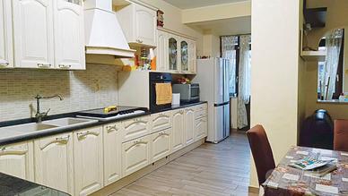 Casa con giardino carrabile o uso showroom ufficio