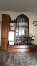 soggiorno con vetrina e penisola 