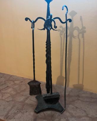 Attrezzi/ ferri per caminetto