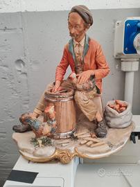 Statuetta Capodimonte  variante arancione. 