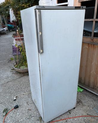 Freezer verticale a cassetti