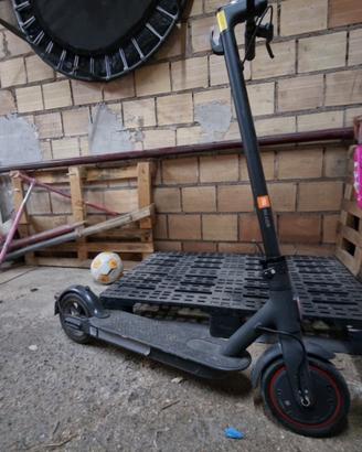 Monopattino Elettrico Xiaomi Mi Scooter Pro
