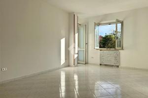 2 LOCALI A GIUGLIANO IN CAMPANIA