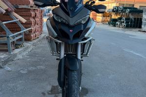Ducati multistrada enduro 1200 con valigie