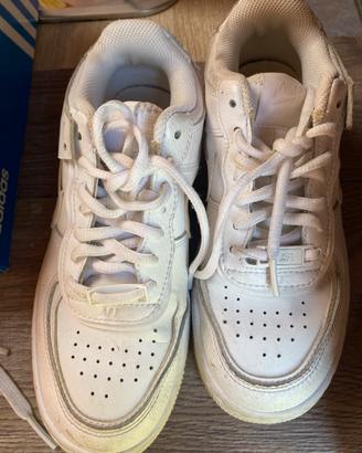 Tre paia di scarpe a 50