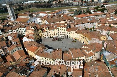 Immobile di 150 m² con 1 locale a Lucca