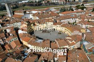 Immobile di 150 m² con 1 locale a Lucca