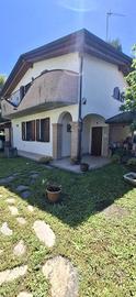 Villa di 277 m² con 5 locali e box auto doppio a C