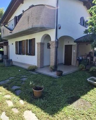 Villa di 277 m² con 5 locali e box auto doppio a C