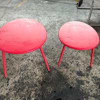 Tavolini rosa in metallo