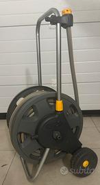 Avvolgitubo carrello assemblato con ruote e tubo