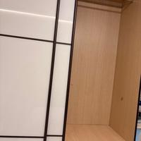 Armadio a due ante scorrevoli in vetro