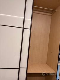 Armadio a due ante scorrevoli in vetro