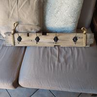 Appendi berretti da arredamento.