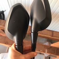 Specchietti e leve di serie triumph trident