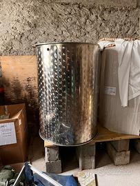 Serbatoio per olio o vino