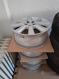 Cerchi in lega e pneumatici Toyota Avensis