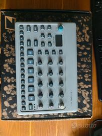 ELEKTRON Model:Cycles GROOVEBOX FM 6 TRACCE synth