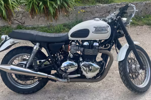 TRIUMPH Bonneville T100