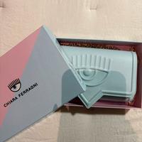 Borsa Chiara Ferragni, azzurra con catena oro