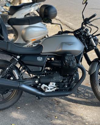 Moto Guzzi V7 Stone