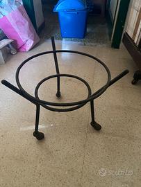 Porta vaso grande in ferro con ruote girevoli