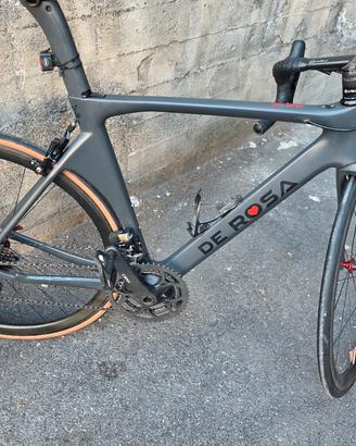 bici da corsa de rosa carbonio pininfarina