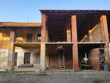 ABITAZIONE 240mq + TERRENO 530mq