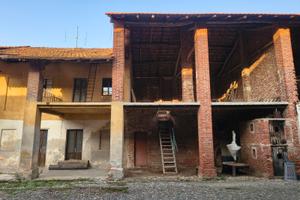 ABITAZIONE 240mq + TERRENO 530mq