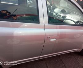 TOYOTA Yaris - 2001