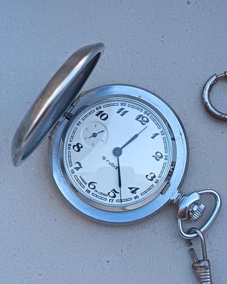 orologio da tasca sembra essere un Molnija