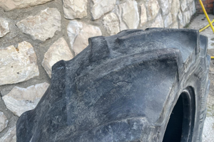 Gomma trattore 280/70 r16