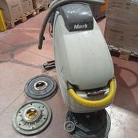 Macchina per pulizie industriali