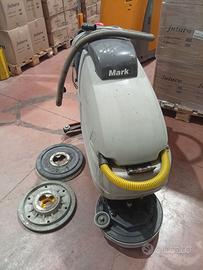 Macchina per pulizie industriali