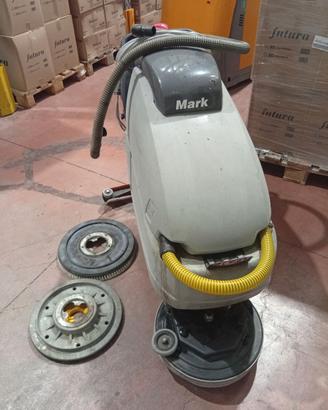 Macchina per pulizie industriali