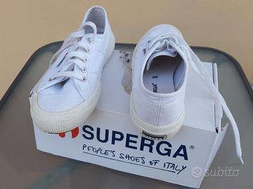 scarpe da ginnastica bianche