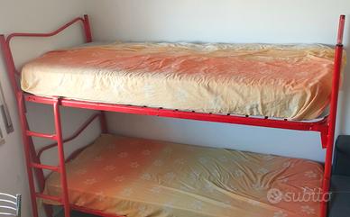 letto a castello con materassi  singoli