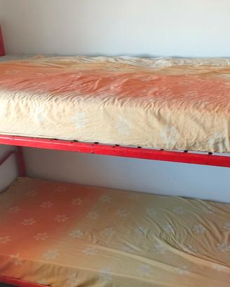 letto a castello con materassi  singoli