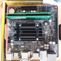 Scheda madre Mini ITX ASRock QC5000-ITX/PH + 4Gb