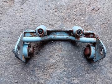 Telaietto reggi motore booster