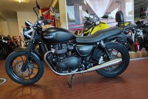 TRIUMPH STREET TWIN 900