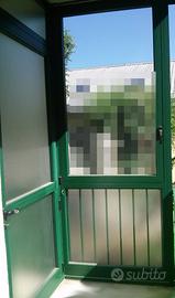 Serramenti porta e finestra verdi