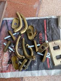 Stock 8 maniglie porta e 4 serrature
