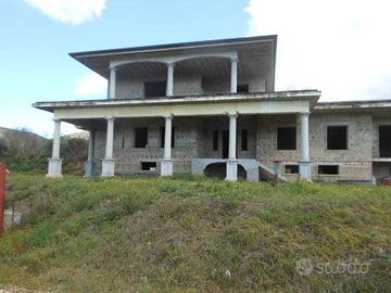 Immobile di 700 m² con più di 5 locali a Calvi Ris
