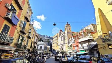 3 LOCALI A NAPOLI