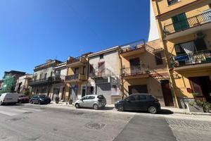 2 LOCALI A PALERMO