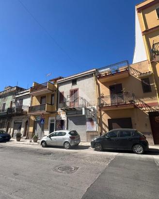 2 LOCALI A PALERMO