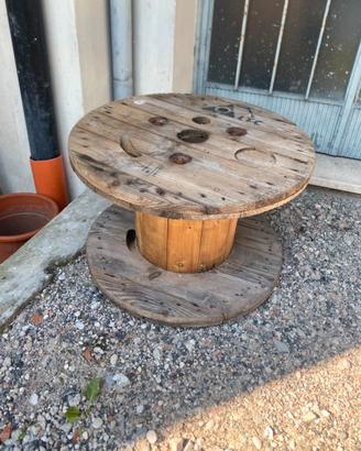 Bobina in legno per creare un tavolino