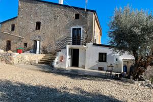 Caseggiato, uliveto, aranceto, sorgente capannoni